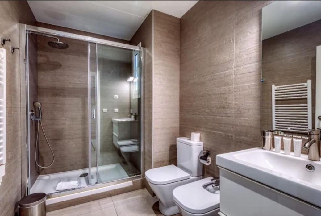 Beautiful 4Bd 4Ba Apartment In Eixample District バルセロナ エクステリア 写真