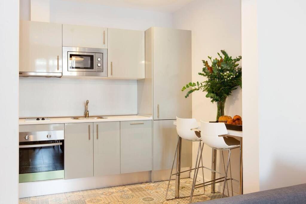 Beautiful 4Bd 4Ba Apartment In Eixample District バルセロナ エクステリア 写真